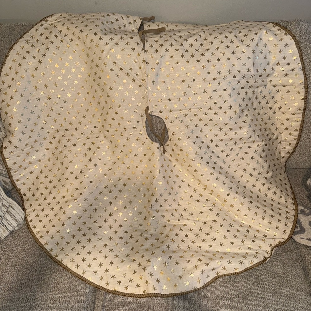 Wondershop Gold Star beige tree skirt